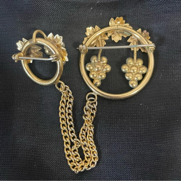 Vintage Elegant Gold and Pearl Leaf Brooch - Picture 2 of 2